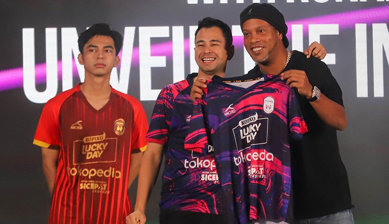Ronaldinho - Raffi Ahmad Kenalkan Jersey Baru RANS Nusantara FC - Bagian 1
