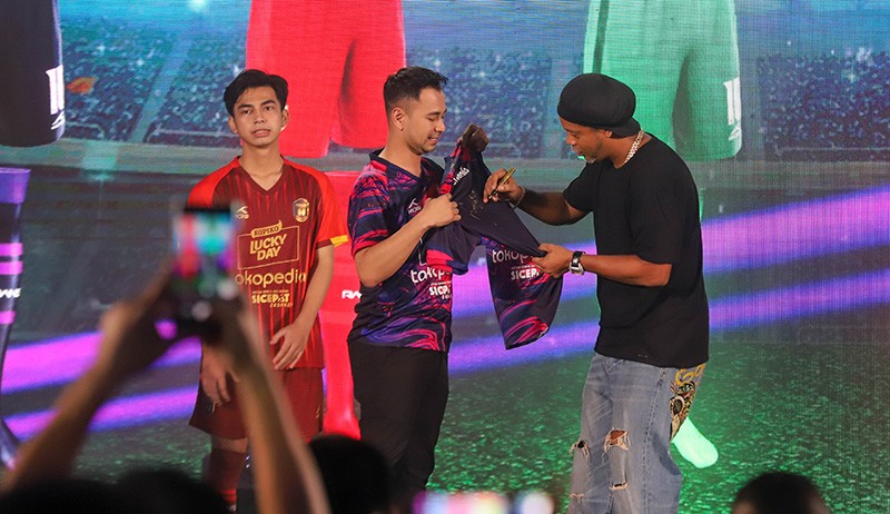 Ronaldinho - Raffi Ahmad Kenalkan Jersey Baru RANS Nusantara FC - Bagian 3