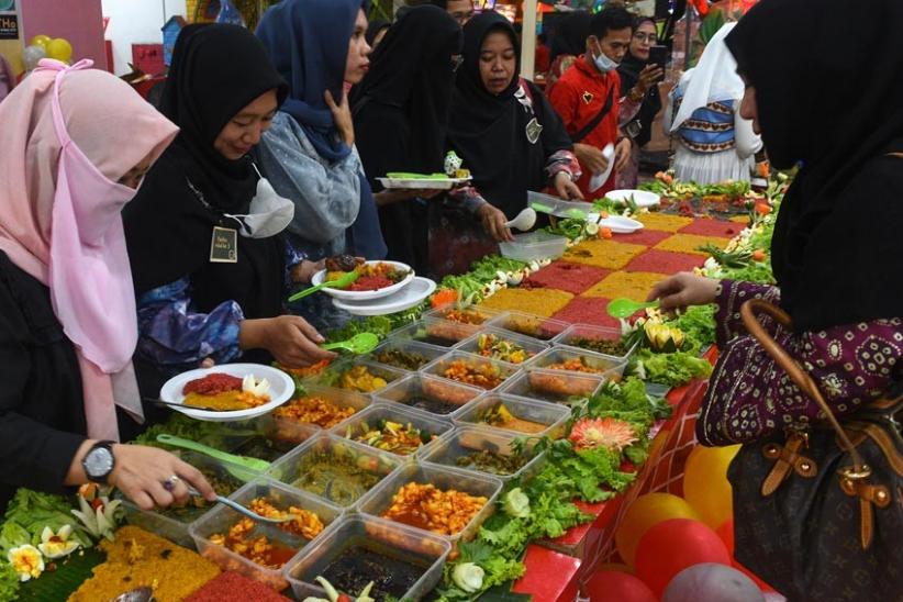 Rayakan Milad Ke-3, Komunitas The Ultimate Woman Sumsel Membuat Nasi Minyak Sepanjang 5 Meter - Bagian 5
