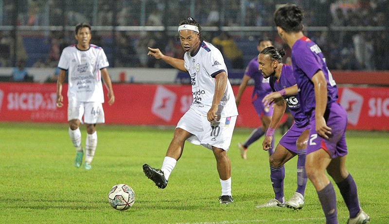 Aksi Ronaldinho Perkuat RANS Nusantara FC Melawan Persik Kediri - Bagian 2