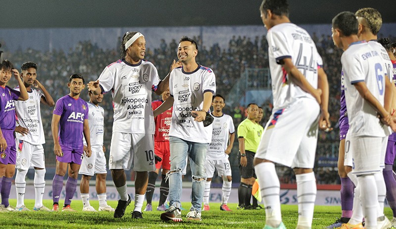 Aksi Ronaldinho Perkuat RANS Nusantara FC Melawan Persik Kediri - Bagian 1