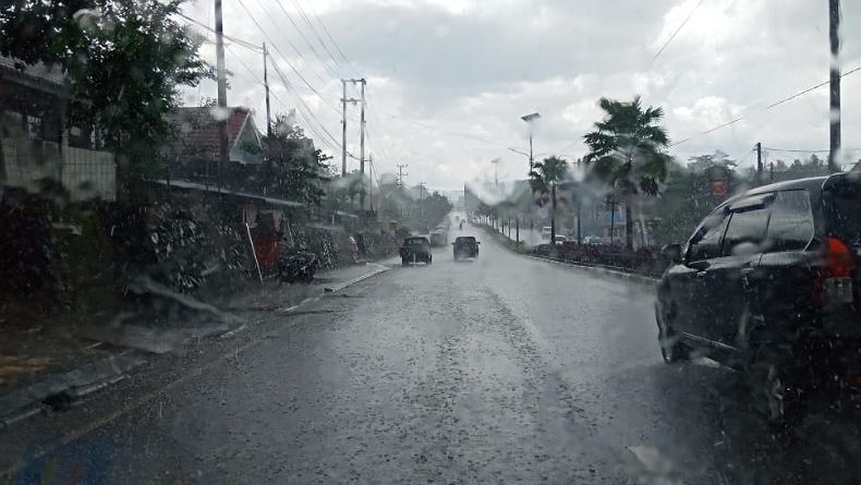 BMKG : Sebagian Besar Provinsi Hujan Hari Ini, Waspada Banjir dan Longsor