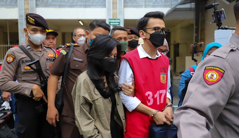 Ekspresi Adam Deni Divonis 4 Tahun Penjara  - Bagian 4