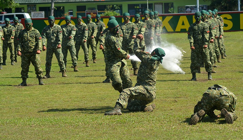 Atraksi Bela Diri hingga Defile Pasukan Warnai Sertijab Danyonif Mekanis Raider 413 Bremoro - Bagian 1