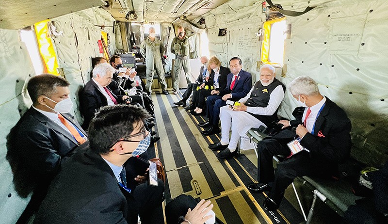 Momen Presiden Jokowi bersama PM India Narendra Modi Naik Helikopter Militer - Bagian 2