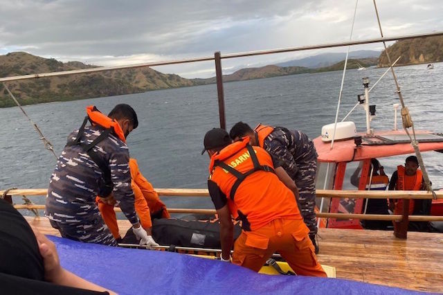 Kapal Wisata Karam di Kawasan Taman Nasional Komodo