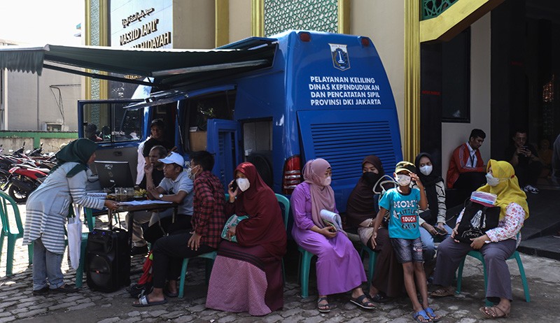 Terdampak Perubahan Nama Jalan, Warga Datangi Petugas Dukcapil DKI Jakarta - Bagian 1
