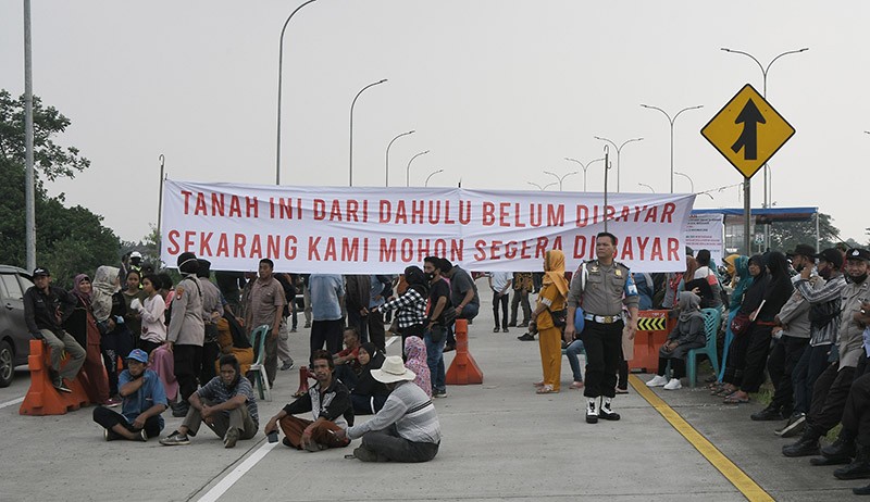 Tanah Belum Dibayar, Warga Blokade Tol Cimanggis-Cibitung - Bagian 2