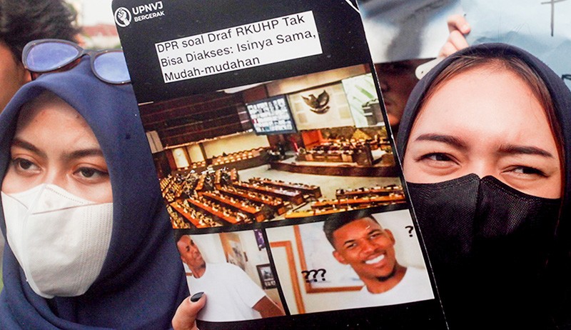 Aksi Tolak RKUHP, Ratusan Mahasiswa Geruduk Gedung DPR - Bagian 1