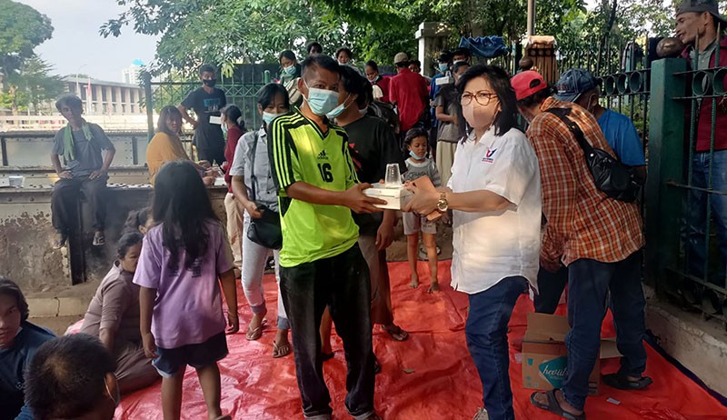 Gerkindo Bagikan Sembako dan Nasi Kotak untuk PMKS di Kawasan Gambir - Bagian 3