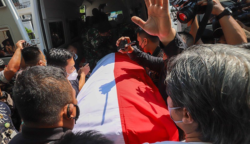 Jenazah Menpan RB Tjahjo Kumolo Dibawa dari RS Abdi Waluyo - Bagian 3