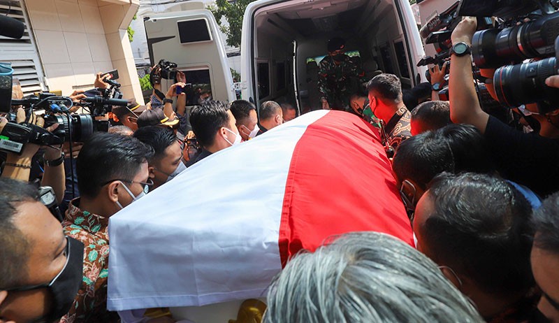 Jenazah Menpan RB Tjahjo Kumolo Dibawa dari RS Abdi Waluyo - Bagian 2
