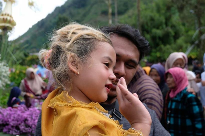  Sandiaga Uno Hadiri Upacara Potong Rambut Gimbal di Dataran Tinggi Dieng - Bagian 3