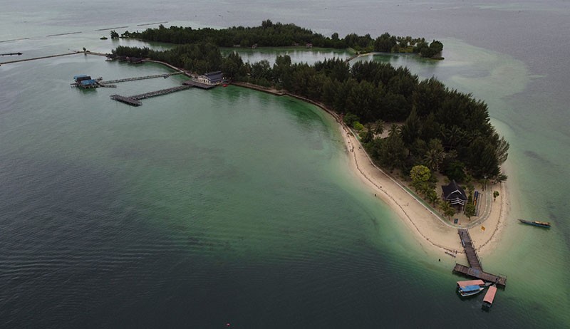Pulau Bokori, Kawasan Wisata di Konawe Dikelilingi Pohon Cemara Berbaris Rapi - Bagian 1