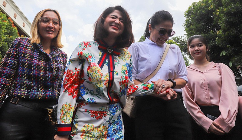 Senyum Dewi Perssik Jalani Sidang Cerai dengan Angga Wijaya - Bagian 3