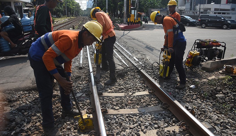 Begini Proses Perawatan Rel Kereta Api Jalur Manggarai-Tanah Abang - Bagian 3
