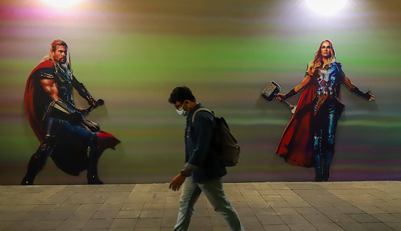 Keren, Mural Marvel Dapat Bergerak Hiasi Terowongan Kendal - Bagian 1
