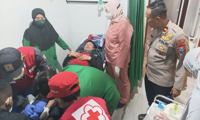 Lemas, Pelari yang Hilang di Gunung Arjuno Berhasil Dievakuasi ke Rumah Sakit