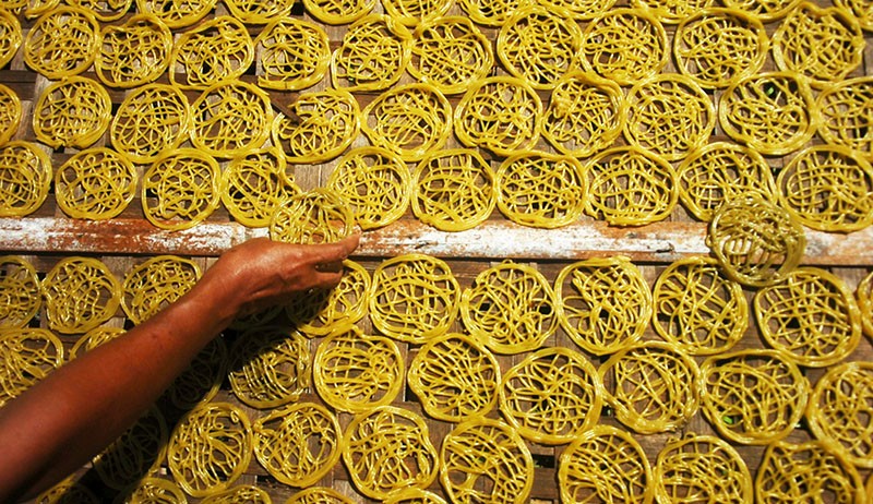 Produksi Kerupuk Mie Terkendala Kenaikan Harga Tepung Tapioka - Bagian 1