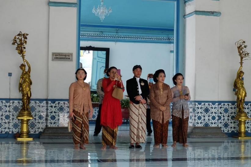 Putra Mahkota Keraton Kasunanan Surakarta Saksikan Grebeg Besar - Bagian 1