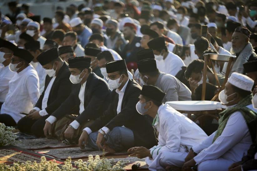   Anies Baswedan Salat Idul Adha di Jakarta International Stadium - Bagian 1