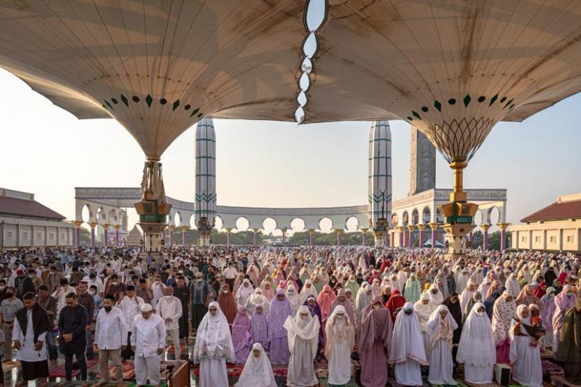  Berkapasitas 20 Ribu, Masjid Agung Jawa Tengah Dipenuhi Jamaah Salat Idul Adha - Bagian 3