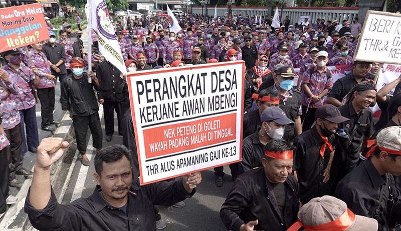 Ratusan Perangkat Desa Unjuk Rasa, Ini Tuntutannya - Bagian 1