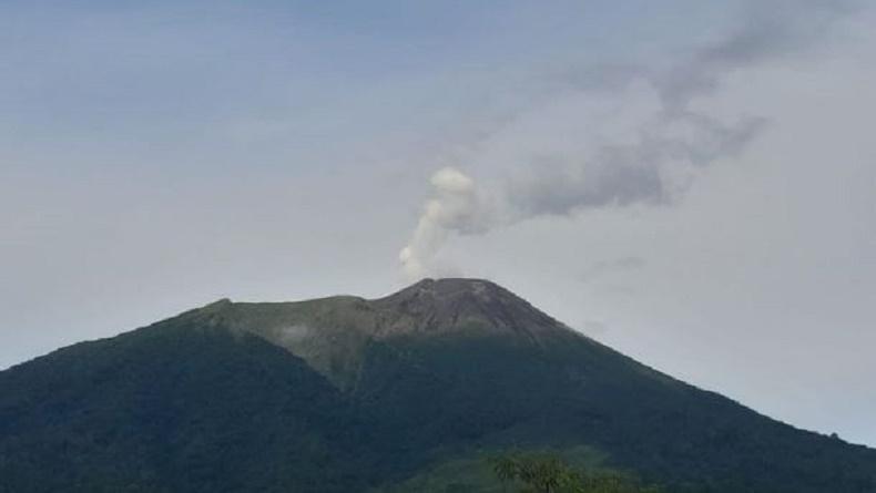 Gunung Gamalama Keluarkan Asap Putih Setinggi 200 Meter, Status Level II Waspada
