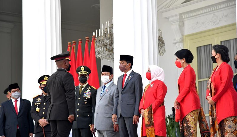 Momen Kompak Presiden Jokowi dan Prabowo saat Pelantikan Perwira TNI-Polri di Istana - Bagian 5