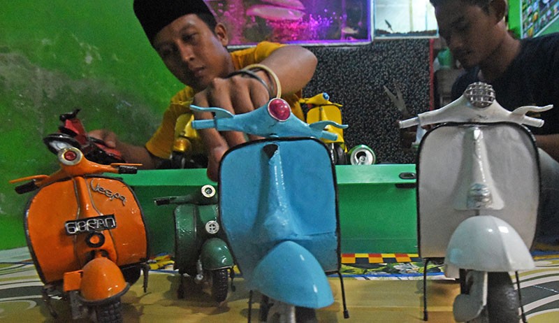 Kerajinan Miniatur Vespa Klasik Berbahan Daur Ulang Logam - Bagian 1