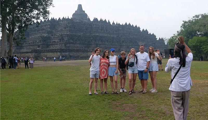 Kunjungan Wisatawan Asing ke Candi Borobudur Meningkat hingga 300 Orang per Hari - Bagian 2