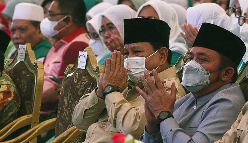 Prabowo Disambut Ibu-Ibu saat Hadiri Kongres Fatayat NU di Palembang - Bagian 3
