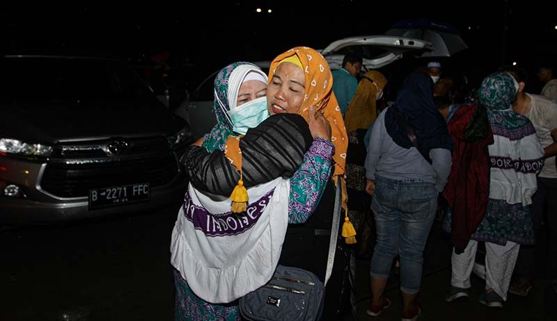 Momen Kedatangan 389 Jemaah Haji Kloter Pertama - Bagian 1