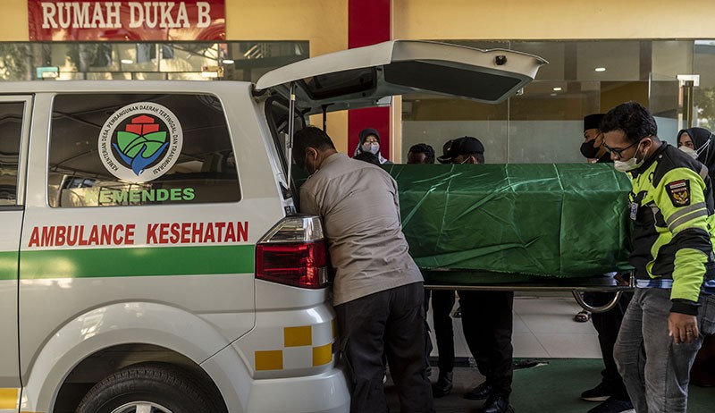 7 Jenazah Korban Kecelakaan Truk Tangki di Cibubur Diserahkan ke Keluarga  - Bagian 4