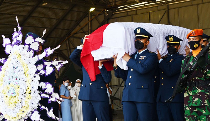 Jenazah Pilot Pesawat Tempur Golden Eagle Disemayamkan di Hanggar Lanud Iswahjudi - Bagian 2
