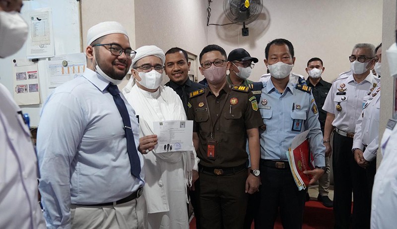 Momen Habib Rizieq Bebas Bersyarat, Keluar dari Rutan Bareskrim Polri - Bagian 2