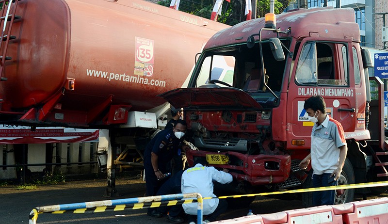 Tim KNKT Periksa Kondisi Truk Tangki BBM yang Menyebabkan Kecelakaan Maut - Bagian 1