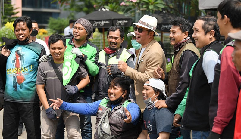Gaya Ridwan Kamil Fashion Show bersama Driver Ojek Online di Dukuh Atas - Bagian 3