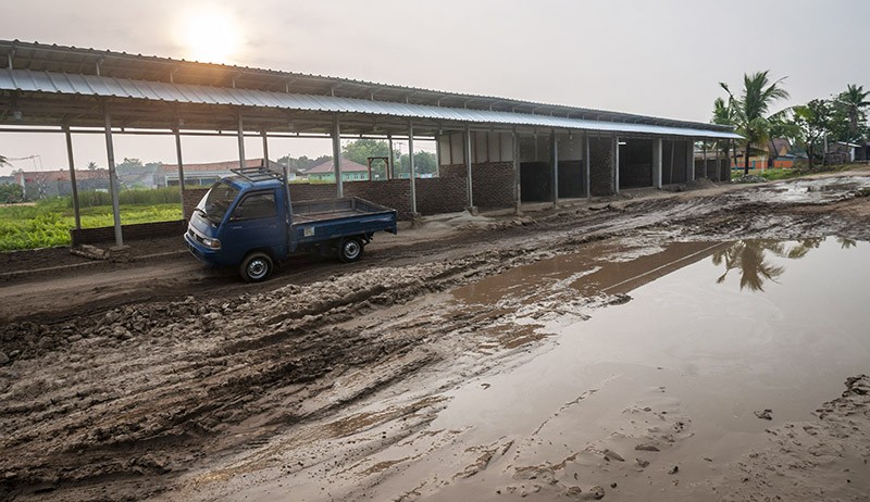 Penampakan Jalan Rusak Mirip Jalur Offroad Membahayakan Pengendara di Cilegon - Bagian 2