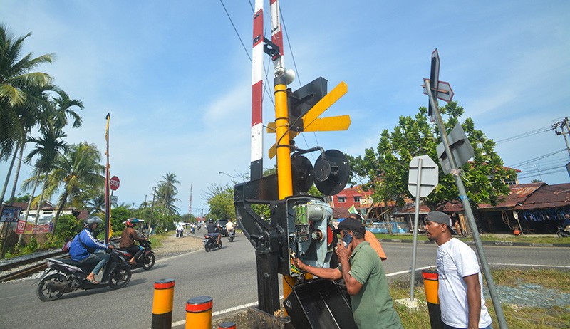 Kurangi Angka Kecelakaan, Palang Pintu Perlintasan Kereta Api Ditambah - Bagian 2