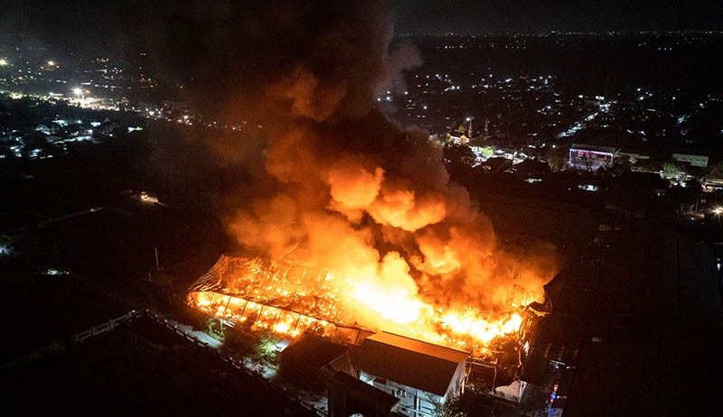 Foto-Foto dari Udara Pabrik Pupuk Ludes Terbakar di Demak - Bagian 3