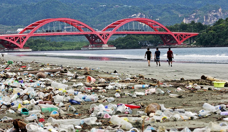 Teluk Youtefa Tercemar Sampah Plastik - Bagian 1