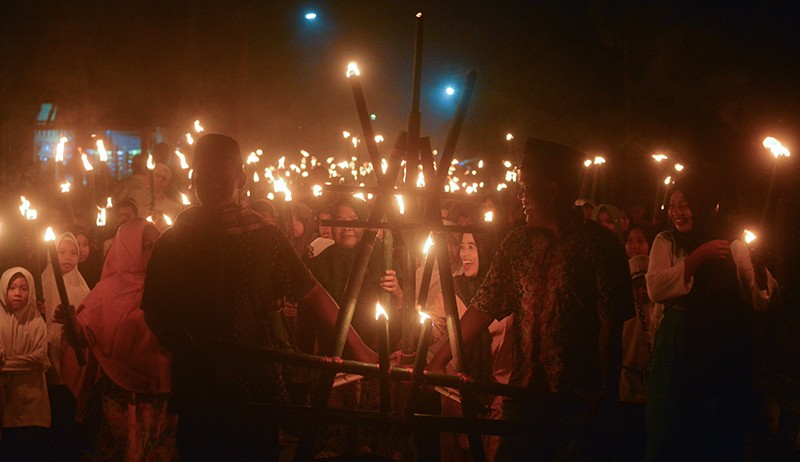Pawai 1.000 Obor untuk Tolak Bala di Perkampungan Adat Nagari Sijunjung - Bagian 3