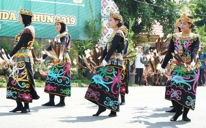 Properti yang Digunakan Pada Tari Leleng dari Kalimantan Timur, Bulu Burung Ini Wajib Ada