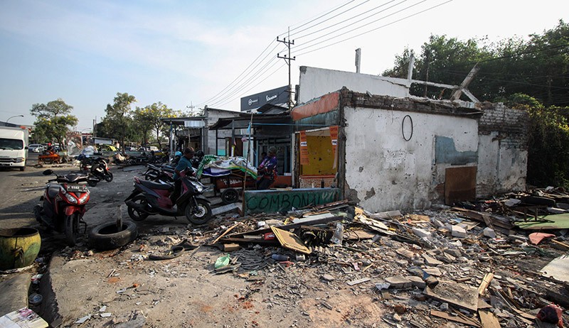 Urai Kemacetan, Jalanan Kawasan Aloha Sidoarjo Diperlebar - Bagian 1