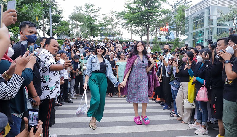 Penampilan Jessica Iskandar dan Gisel Ramaikan Citayam Fashion Week - Bagian 2