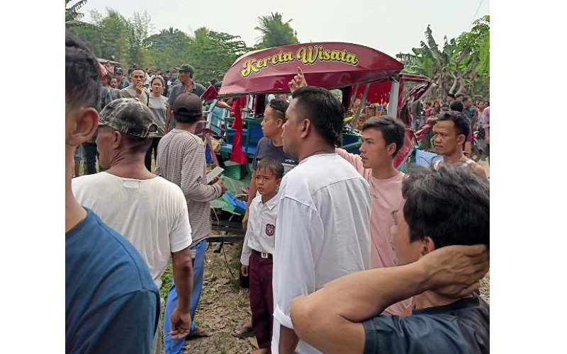 Odong-Odong Tertabrak Kereta di Serang, 9 Orang Dikabarkan Tewas
