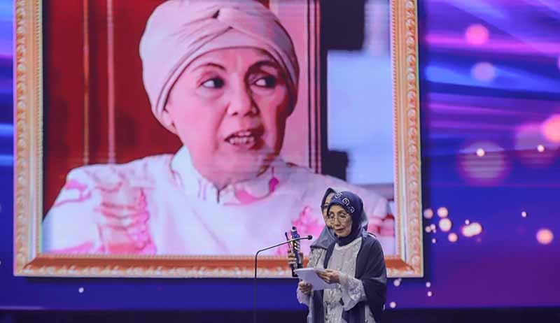 Aktris Senior Nani Wijaya Raih Lifetime Achievment di IDSA 2022 - Bagian 1