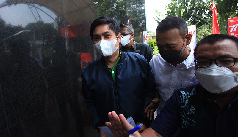 Penampakan Mardani H Maming Menyerahkan Diri ke KPK - Bagian 1