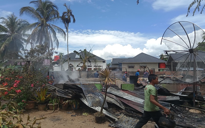 Siang Hari, 3 Rumah Warga di Madina Ludes Terbakar saat Ditinggal Penghuni